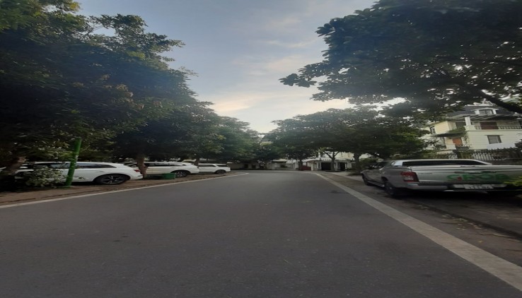 CHO THUÊ CẢ TÒA BT TÂY NAM BÁN ĐẢO LINH ĐÀM, 4 TẦNG, 180M2, 7 P, 7 WC, GIÁ 35 TR/THÁNG